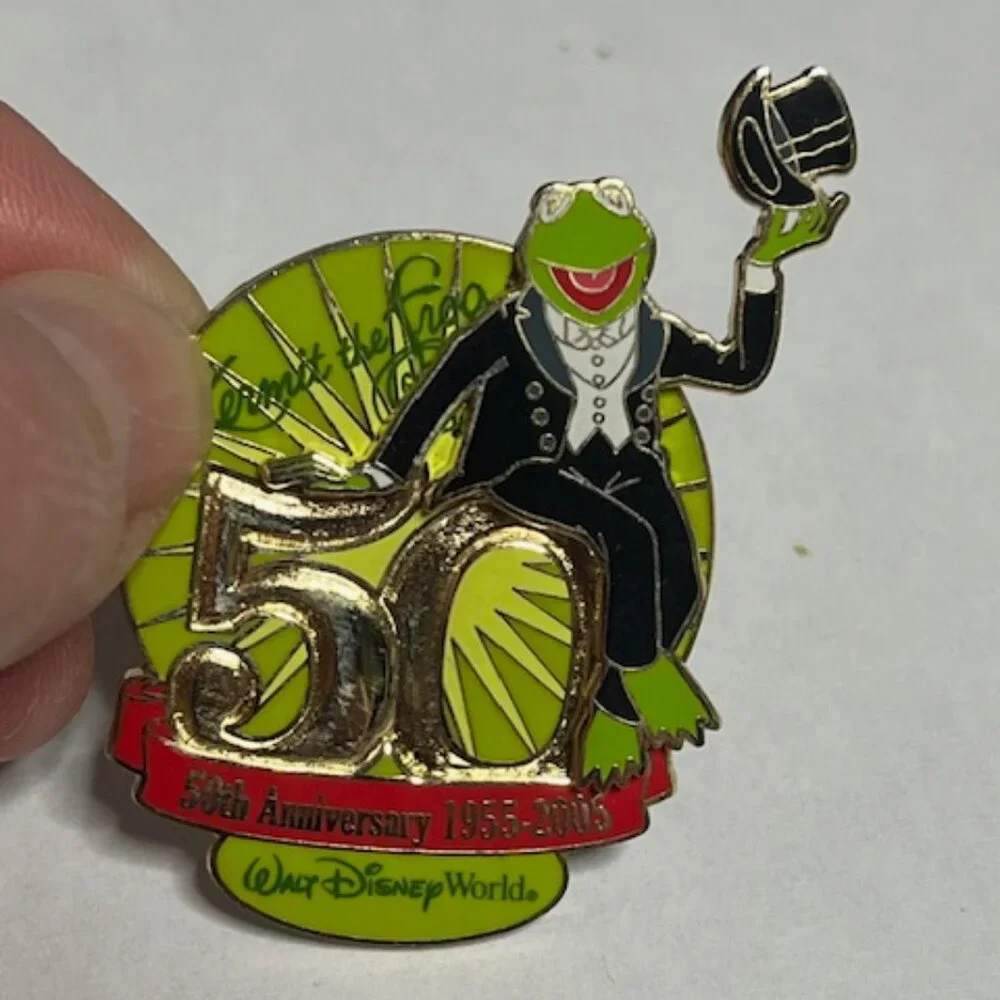 Disney World Kermit The Frog 50th Anniversary 1955-2005 Lapel Hat Vest Pin